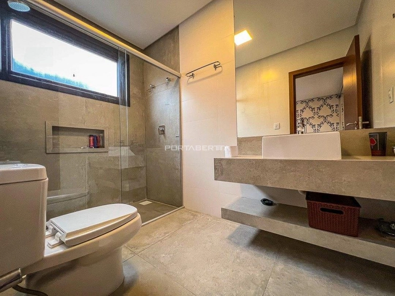 Sobrado beira lago, mobiliado e decorado, condomínio Enseada.: 10ª foto da galeria de imagens do imóvel