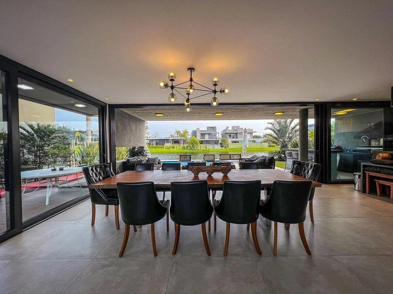 Sobrado beira lago, mobiliado e decorado, condomínio Enseada.: 15ª foto da galeria de imagens do imóvel