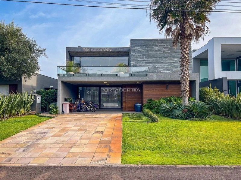 Sobrado beira lago, mobiliado e decorado, condomínio Enseada.: 1ª foto da galeria de imagens do imóvel