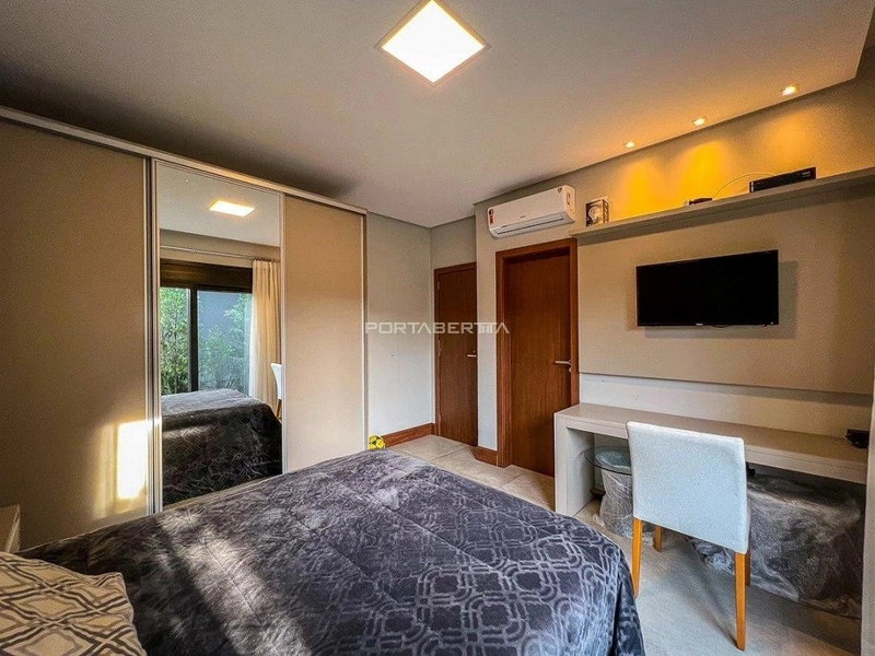 Sobrado beira lago, mobiliado e decorado, condomínio Enseada.: 24ª foto da galeria de imagens do imóvel
