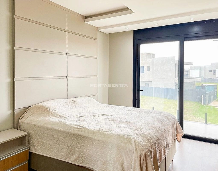 Sobrado mobiliado e decorado, condomínio Sunset: 2ª foto da galeria de imagens do imóvel