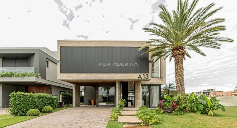 Sobrado beira lago, mobiliado e decorado, condomínio Sense: 1ª foto da galeria de imagens do imóvel