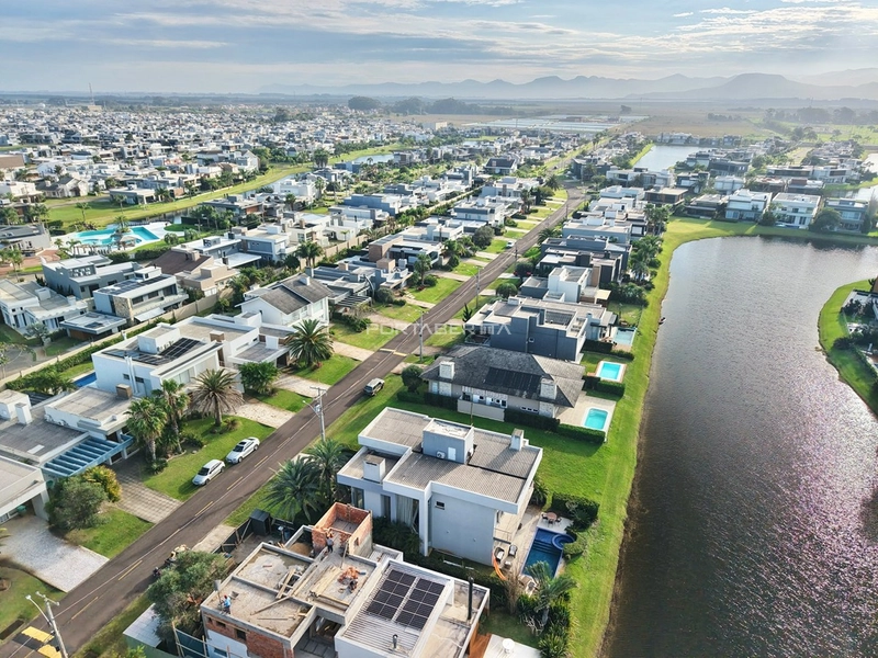 Sobrado beira lago, mobiliado e decorado, condomínio Enseada.: 3ª foto da galeria de imagens do imóvel