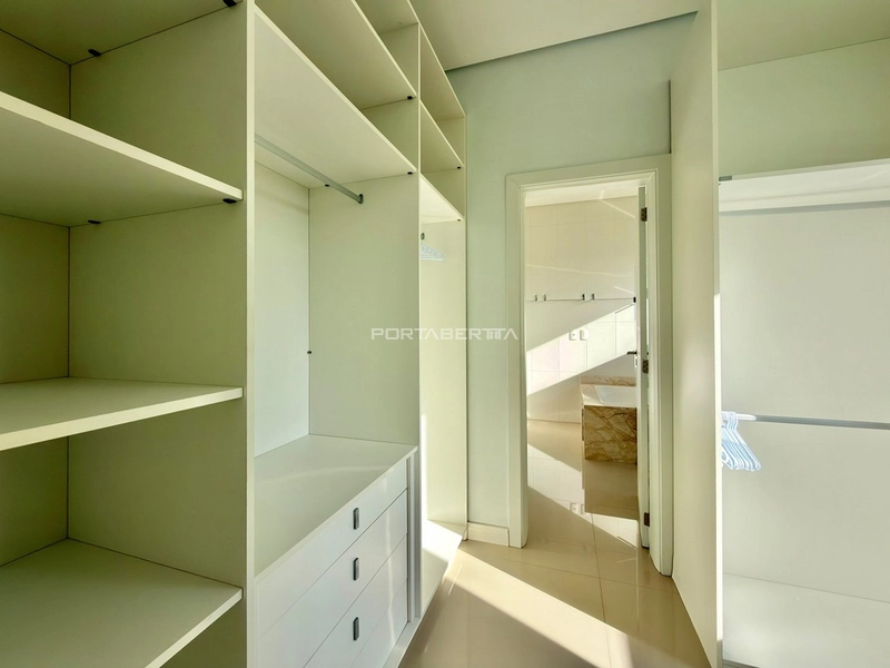 Sobrado beira lago, mobiliado e decorado, condomínio Enseada.: 11ª foto da galeria de imagens do imóvel