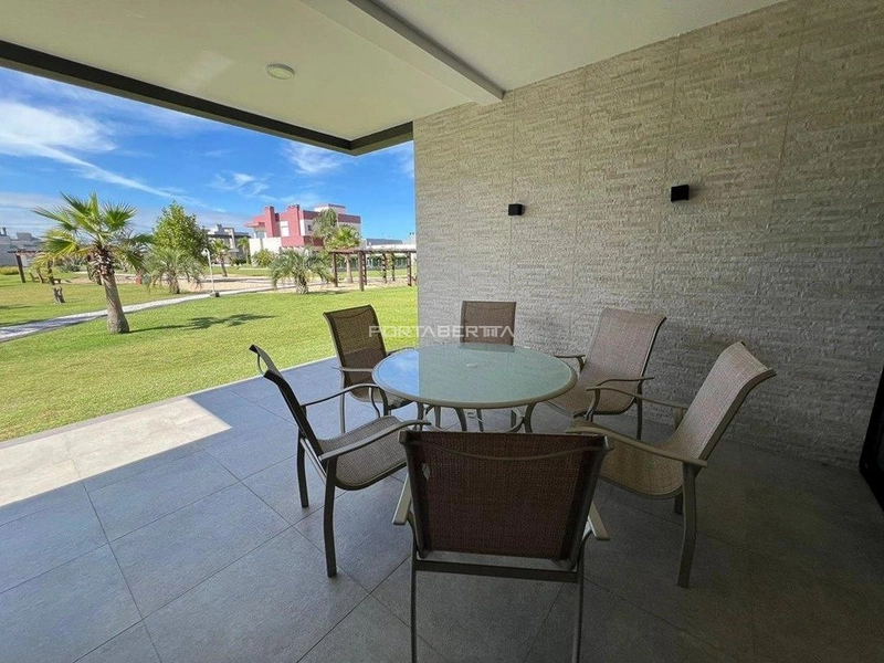 Casa com 04 suítes no condomínio Riviera em Xangri-lá RS: 3ª foto da galeria de imagens do imóvel