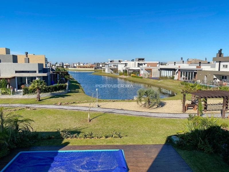 Casa com 04 suítes no condomínio Riviera em Xangri-lá RS: 2ª foto da galeria de imagens do imóvel