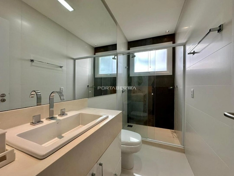 Sobrado beira lago, mobiliado e decorado, condomínio Enseada.: 2ª foto da galeria de imagens do imóvel