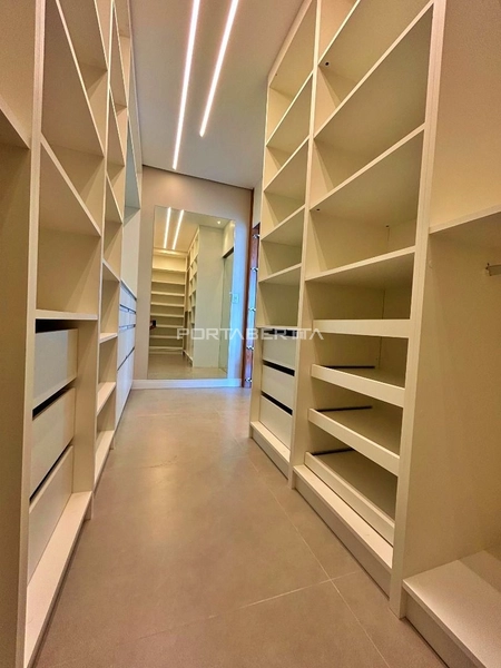 Sobrado novo, mobiliado e decorado, condomínio Sunset: 5ª foto da galeria de imagens do imóvel
