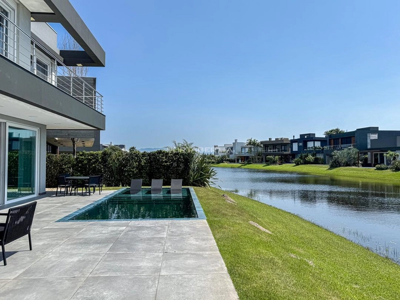 Sobrado beira lago, mobiliado e decorado, condomínio Enseada.: 31ª foto da galeria de imagens do imóvel