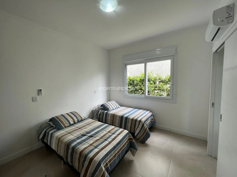 Casa térrea beira lago, mobiliado e decorado, condomínio Enseada.: 6ª foto da galeria de imagens do imóvel