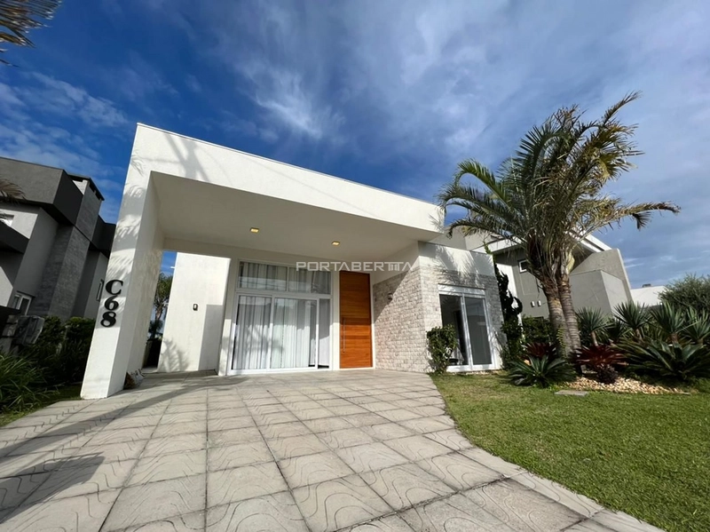 Casa térrea beira lago, mobiliado e decorado, condomínio Enseada.: 1ª foto da galeria de imagens do imóvel