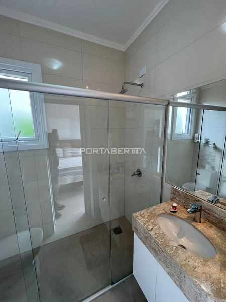 Casa térrea beira lago, mobiliado e decorado, condomínio Enseada.: 10ª foto da galeria de imagens do imóvel