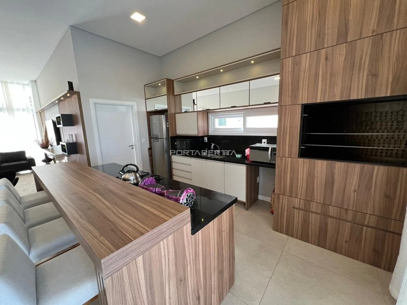 Casa térrea beira lago, mobiliado e decorado, condomínio Enseada.: 22ª foto da galeria de imagens do imóvel