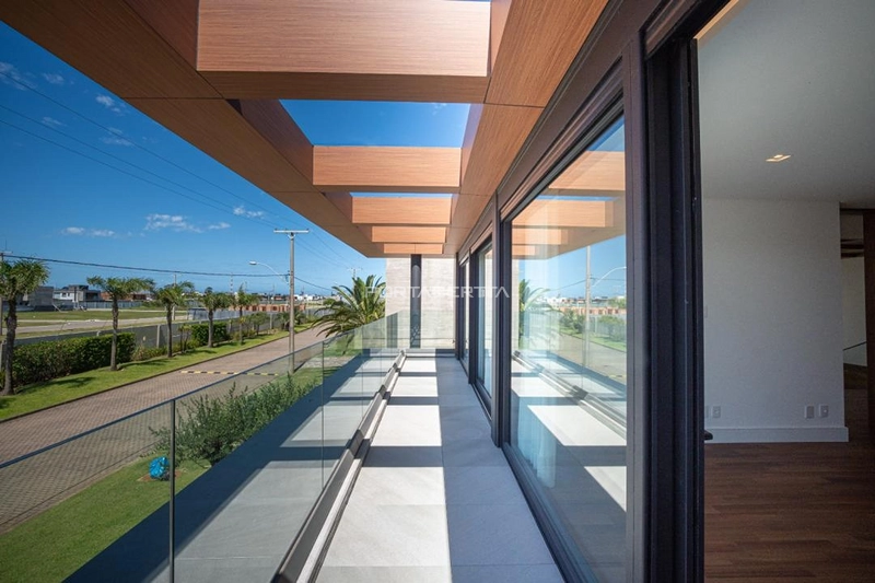 Sobrado beira lago, mobiliado e decorado, condomínio Sense: 2ª foto da galeria de imagens do imóvel