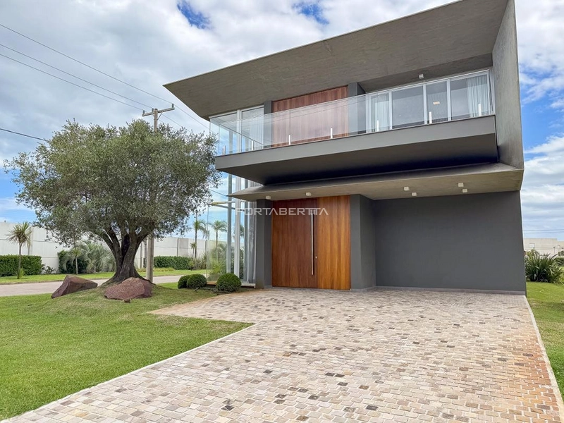 Sobrado beira lago, mobiliado e decorado, condomínio Sense: 1ª foto da galeria de imagens do imóvel