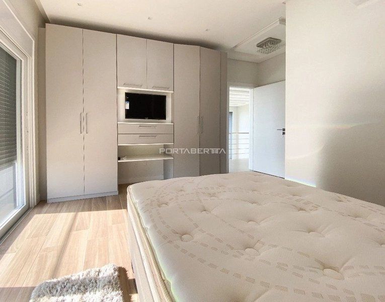 Sobrado beira lago, mobiliado e decorado, condomínio Enseada.: 2ª foto da galeria de imagens do imóvel