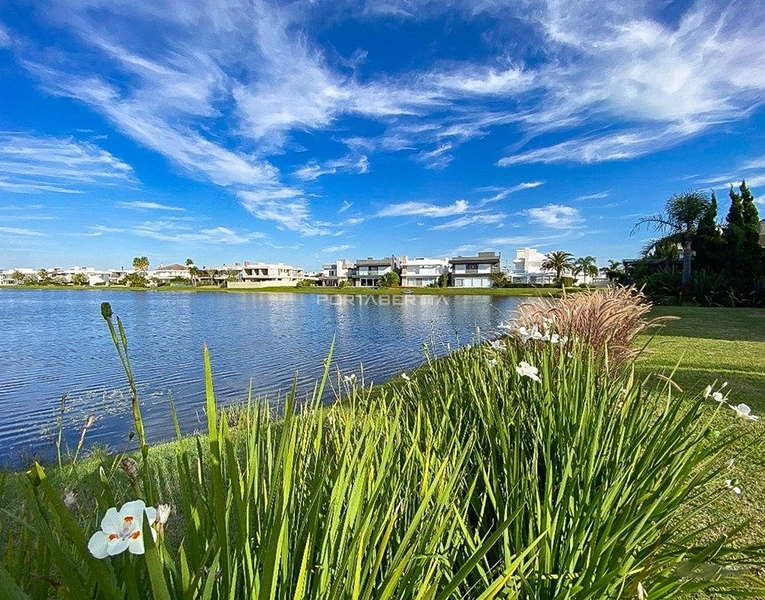 Sobrado beira lago, mobiliado e decorado, condomínio Enseada.: 20ª foto da galeria de imagens do imóvel