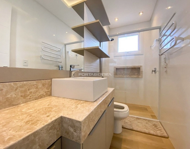 Sobrado beira lago, mobiliado e decorado, condomínio Enseada.: 9ª foto da galeria de imagens do imóvel