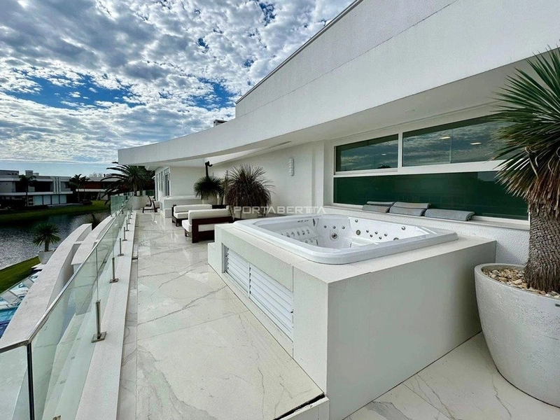 Sobrado beira lago, mobiliado e decorado, condomínio Enseada.: 4ª foto da galeria de imagens do imóvel