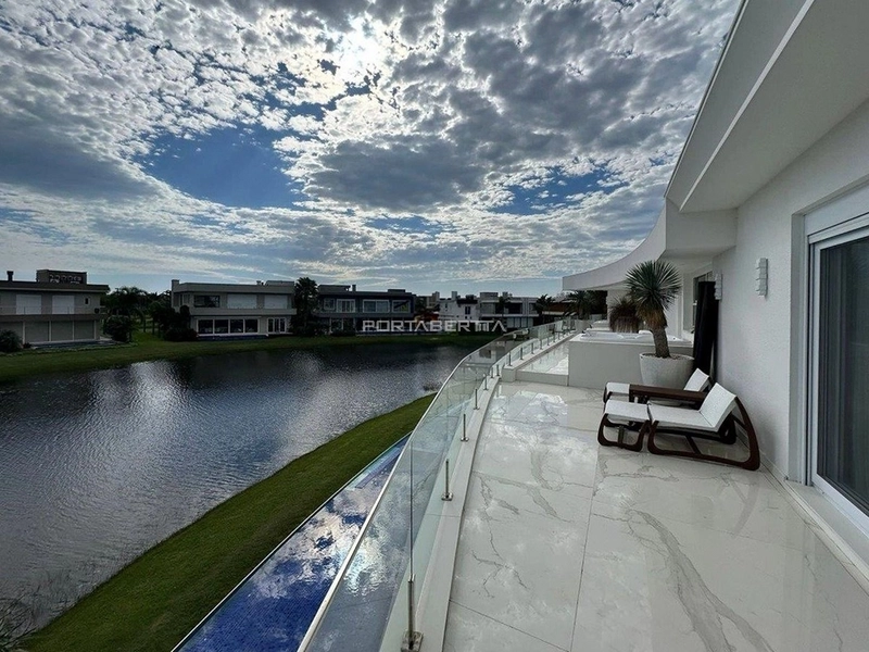 Sobrado beira lago, mobiliado e decorado, condomínio Enseada.: 3ª foto da galeria de imagens do imóvel