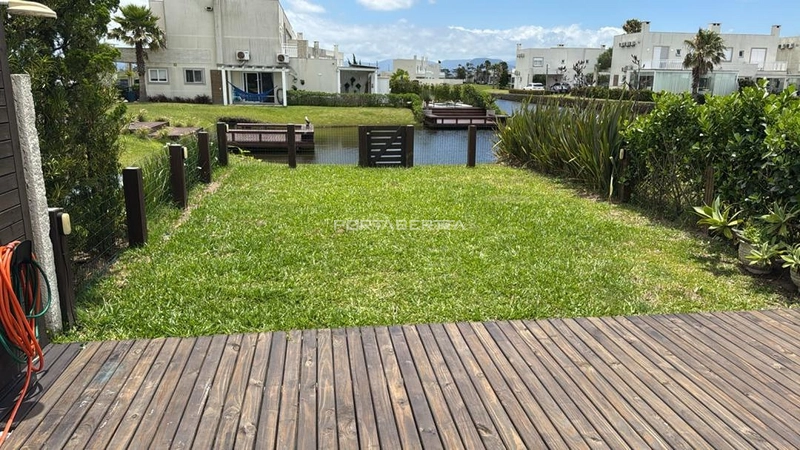 Sobrado com 03 dormitórios no condomínio Páteo Marbella em Xangri-lá RS: 2ª foto da galeria de imagens do imóvel