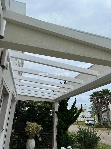 Sobrado com 03 dormitórios no condomínio Páteo Marbella em Xangri-lá RS: 4ª foto da galeria de imagens do imóvel