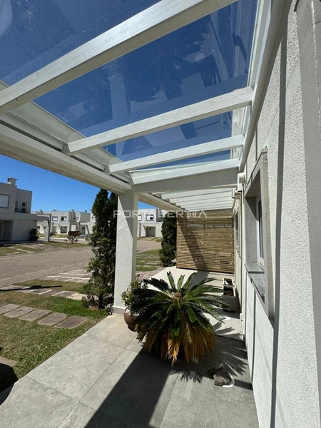 Sobrado com 03 dormitórios no condomínio Páteo Marbella em Xangri-lá RS: 1ª foto da galeria de imagens do imóvel
