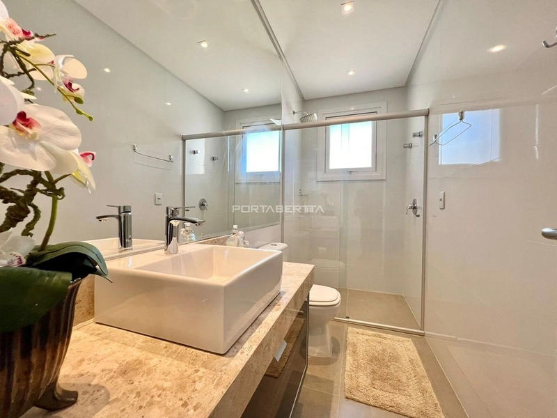 Sobrado beira lago, mobiliado e decorado, condomínio Enseada.: 15ª foto da galeria de imagens do imóvel