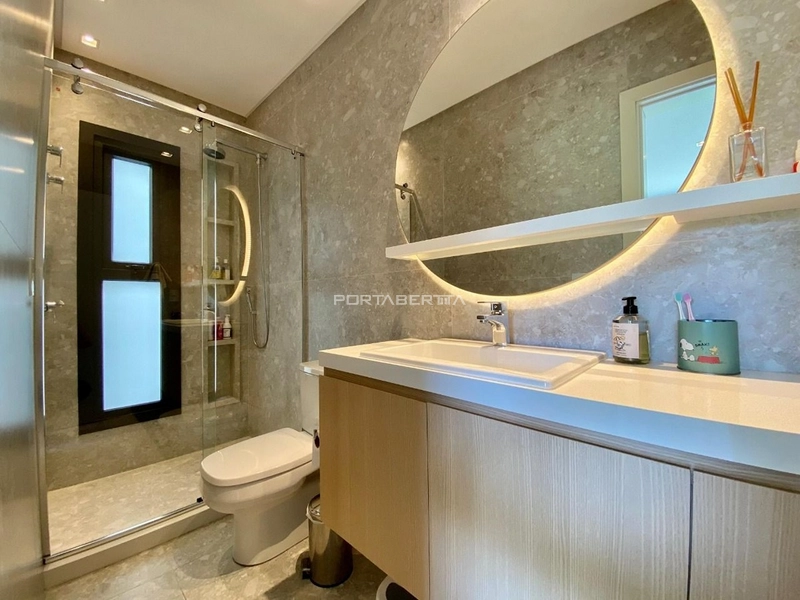 Sobrado beira lago, mobiliado e decorado, condomínio Enseada.: 2ª foto da galeria de imagens do imóvel