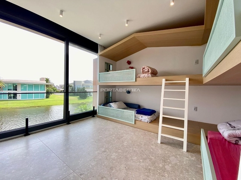 Sobrado beira lago, mobiliado e decorado, condomínio Enseada.: 12ª foto da galeria de imagens do imóvel