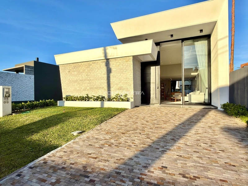 Casa térrea mobiliada e decorada, condomínio Sunset: 1ª foto da galeria de imagens do imóvel