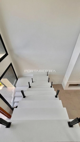 Sobrado novo, nunca habitado, condomínio Sunset: 2ª foto da galeria de imagens do imóvel