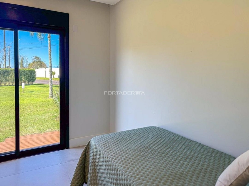 Sobrado beira lago, mobiliado e decorado, condomínio Enseada.: 20ª foto da galeria de imagens do imóvel