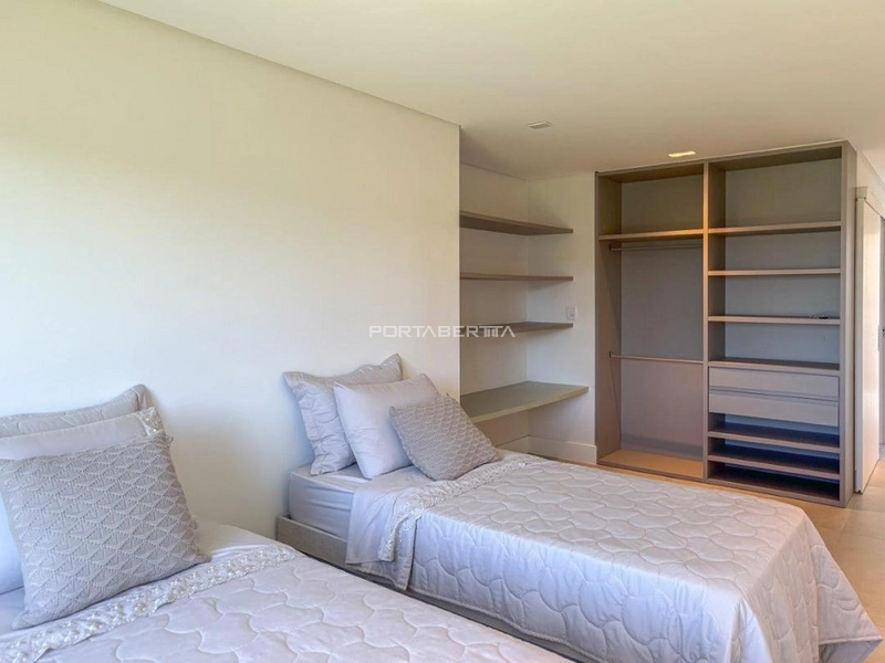 Sobrado beira lago, mobiliado e decorado, condomínio Enseada.: 2ª foto da galeria de imagens do imóvel