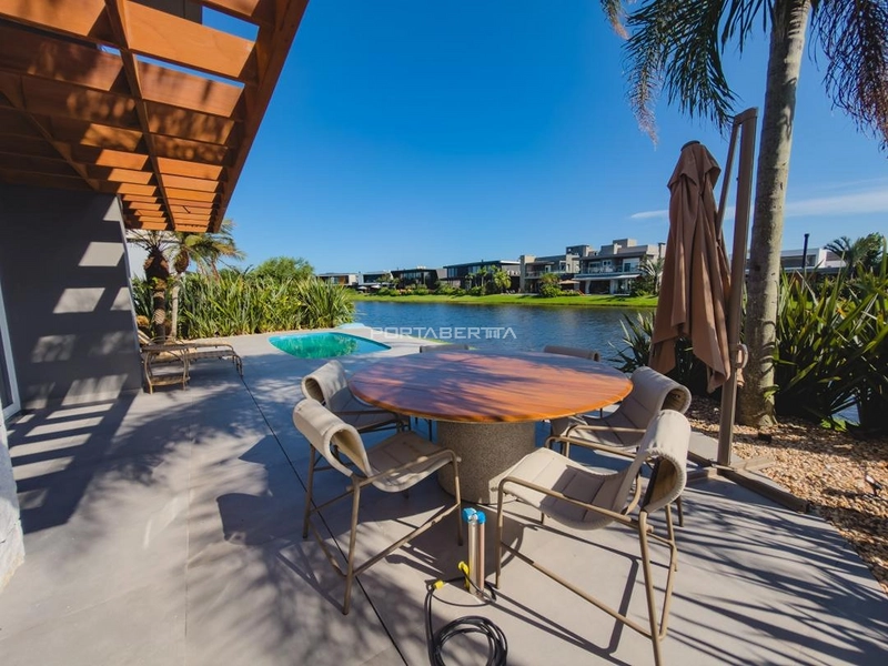 Casa térrea beira lago, mobiliada e decorada, condomínio Enseada.: 23ª foto da galeria de imagens do imóvel