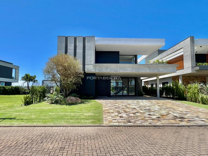 Sobrado beira lago, mobiliado e decorado, condomínio Sense: 1ª foto da galeria de imagens do imóvel