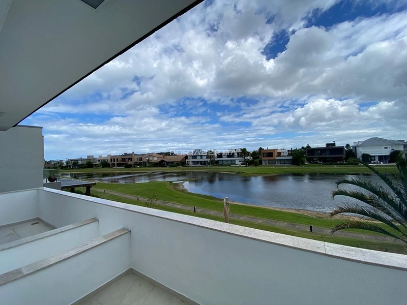 Sobrado beira lago com 04 suítes no condomínio Ventura em Xangri-lá RS: 10ª foto da galeria de imagens do imóvel