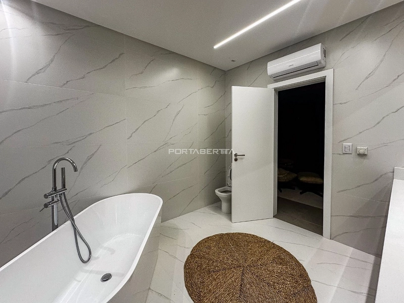 Sobrado beira lago, mobiliado e decorado, condomínio Sense: 2ª foto da galeria de imagens do imóvel