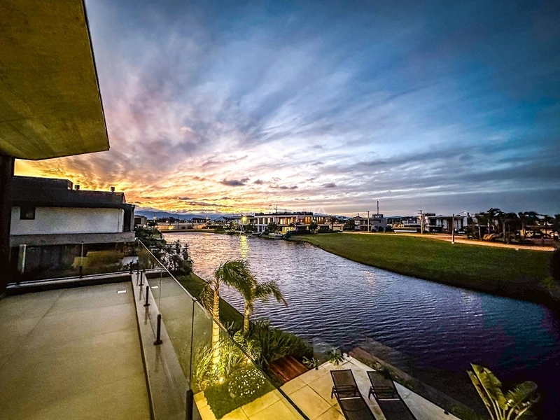 Sobrado beira lago, mobiliado e decorado, condomínio Sense: 4ª foto da galeria de imagens do imóvel