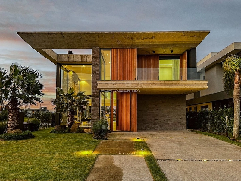 Sobrado beira lago, mobiliado e decorado, condomínio Sense: 1ª foto da galeria de imagens do imóvel