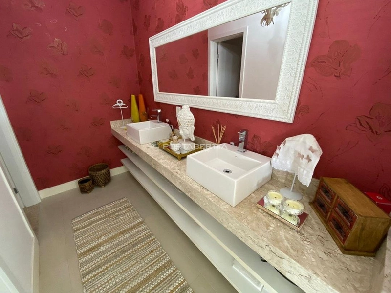 Sobrado de esquina, mobiliado e decorado, condomínio Enseada.: 8ª foto da galeria de imagens do imóvel