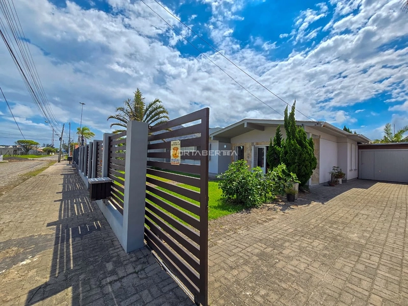 Casa térrea mobiliada em Atlântida: 3ª foto da galeria de imagens do imóvel