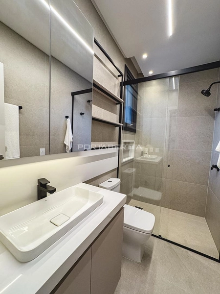 Sobrado beira lago, mobiliado e decorado, condomínio Enseada.: 11ª foto da galeria de imagens do imóvel