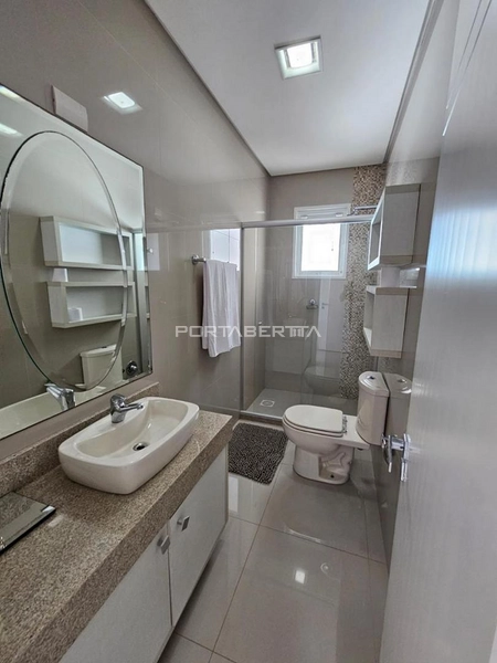 Sobrado esquina, mobiliado e decorado, condomínio Enseada.: 2ª foto da galeria de imagens do imóvel