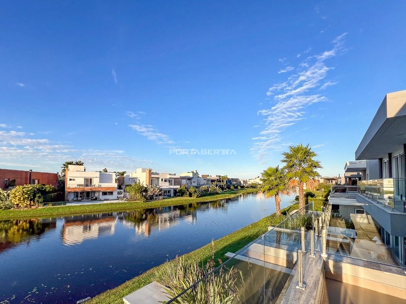 Sobrado beira lago, condomínio Enseada: 7ª foto da galeria de imagens do imóvel