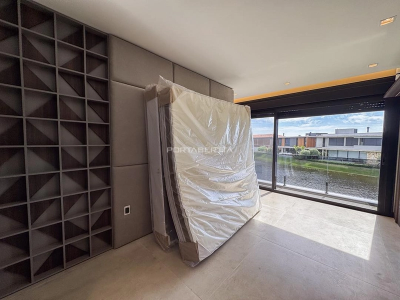 Sobrado beira lago, mobiliado e decorado, condomínio Enseada.: 11ª foto da galeria de imagens do imóvel