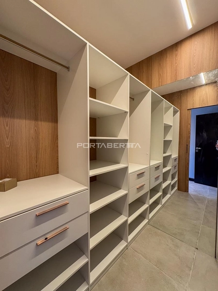 Sobrado beira lago, mobiliado e decorado, condomínio Enseada.: 6ª foto da galeria de imagens do imóvel