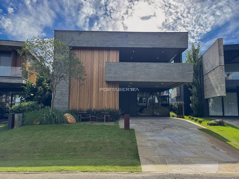 Sobrado beira lago, mobiliado e decorado, condomínio Enseada.: 1ª foto da galeria de imagens do imóvel