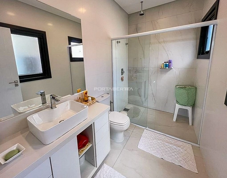Sobrado beira lago, mobiliado e decorado, condomínio Enseada.: 2ª foto da galeria de imagens do imóvel