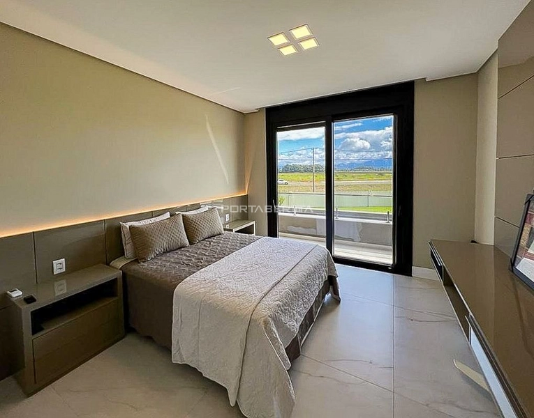 Sobrado beira lago, mobiliado e decorado, condomínio Enseada.: 6ª foto da galeria de imagens do imóvel